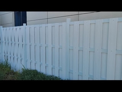 गार्डन के लिए वाटरप्रूफ डब्ल्यूपीसी बाड़ पैनल कम्पोजिट बाड़ एती यूवी