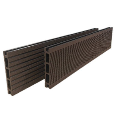 बहुमुखी 20*110 मिमी WPC फ़्लोरिंग दोनों विभिन्न रंगों में वाणिज्यिक आवासीय के लिए आदर्श