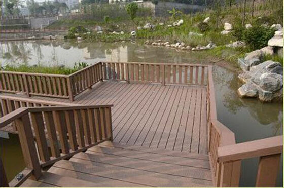 आवासीय समुदाय के लिए वर्टिकल स्लैट डब्ल्यूपीसी फेंसिंग यूवी-स्टेबल